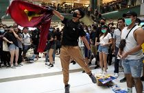 Гонконг: полиция разгоняет манифестантов