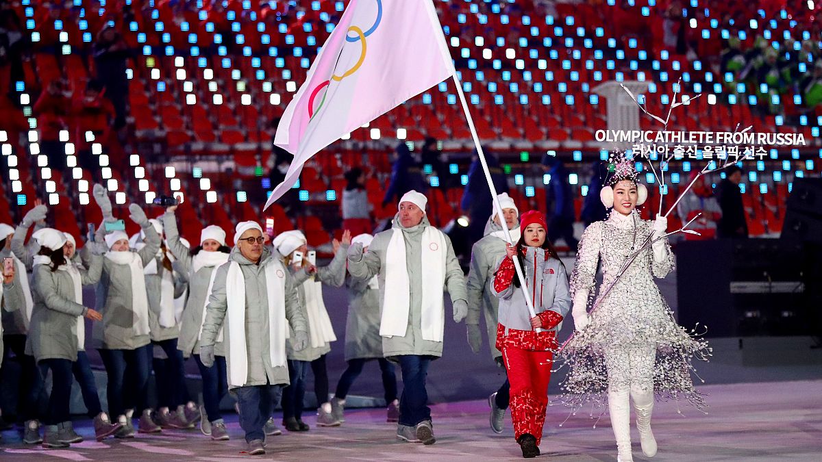 Atletas russos desfilaram sob a bandeira olímpica nos Jogos Olímpicos de Inverno, em Pyeongchang