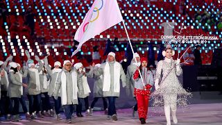 Atletas russos desfilaram sob a bandeira olímpica nos Jogos Olímpicos de Inverno, em Pyeongchang