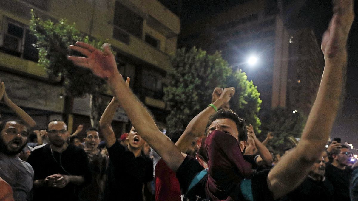 اعتقال أكثر من 1100 شخص بعد احتجاجات مناهضة للسيسي في مصر 