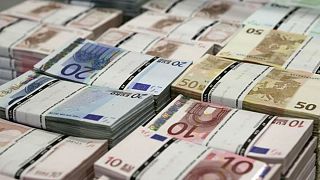 عقب‌نشینی دلار و یورو ادامه یافت