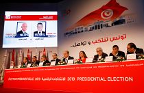 نبيل بافون رئيس الهيئة العليا المستقلة للانتخابات خلال الإعلان عن نتائج الجولة الأولى من الانتخابات الرئاسية في تونس