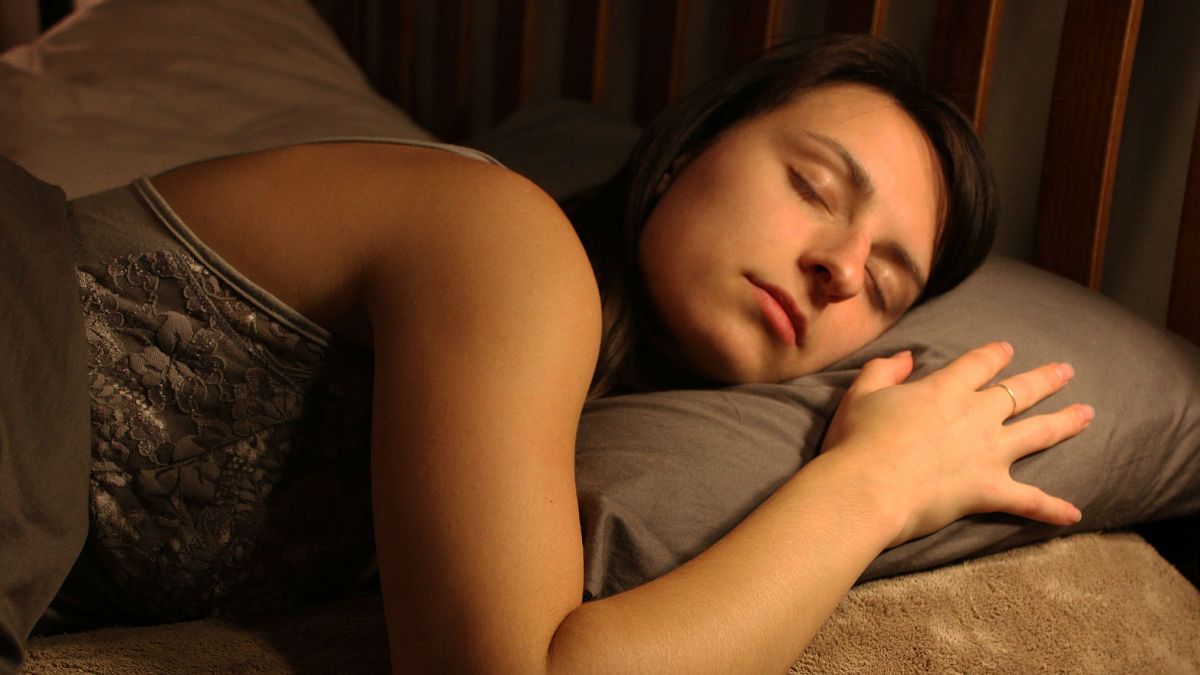 Araştırma: Yeterli ve düzenli uyuyanlar daha az yemek yiyip daha fazla haz alıyor