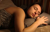 Araştırma: Yeterli ve düzenli uyuyanlar daha az yemek yiyip daha fazla haz alıyor