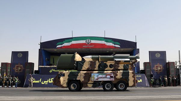 الجيش الإيراني يستعر صواريخ خلال احتفال بعيد الجيش الوطني يوم الاحد 22 أيلول سبتمبر. طهران ع/ط رويترز. الجيش الإيراني يستعر صواريخ خلال احتفال بعيد الجيش الوطني يوم الاحد 22 أيلول سبتمبر. طهران ع/ط رويترز.