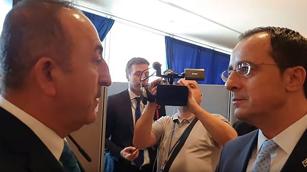 Χριστοδουλίδης σε Τσαβούσογλου: Μόνη λύση η διζωνική δικοινοτική ομοσπονδία Χριστοδουλίδης σε Τσαβούσογλου: Μόνη λύση η διζωνική δικοινοτική ομοσπονδία