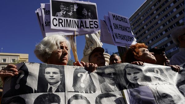 Spagna: la Corte Suprema approva lo spostamento della salma di Franco Spagna: la Corte Suprema approva lo spostamento della salma di Franco
