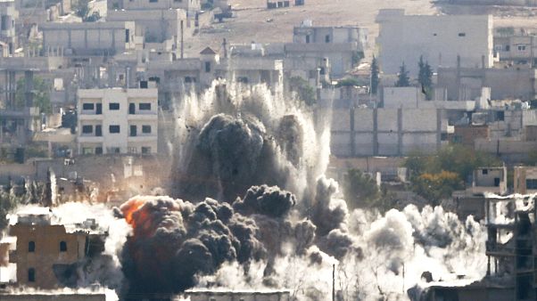 ABD önclüğündeki Koalisyon güçlerinin Kobani'ye düzenlediği hava saldırısı ABD önclüğündeki Koalisyon güçlerinin Kobani'ye düzenlediği hava saldırısı