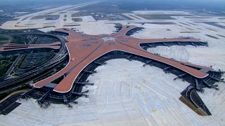 شاهد: الصين تفتتح أحد أكبر المطارات في العالم قبل أيام من الاحتفال بتأسيس النظام الشيوعي
