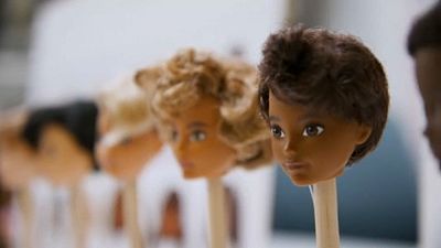 Mattel lance une Barbie personnalisable non-genrée