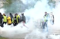 'Yellow vest' protests continue, clashes with riot police in Nantes