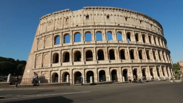 Italy's coalition parties struggle to restructure Rome's huge debts Italy's coalition parties struggle to restructure Rome's huge debts