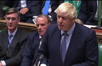 Boris Johnson harciasan tért vissza a brit parlamentbe