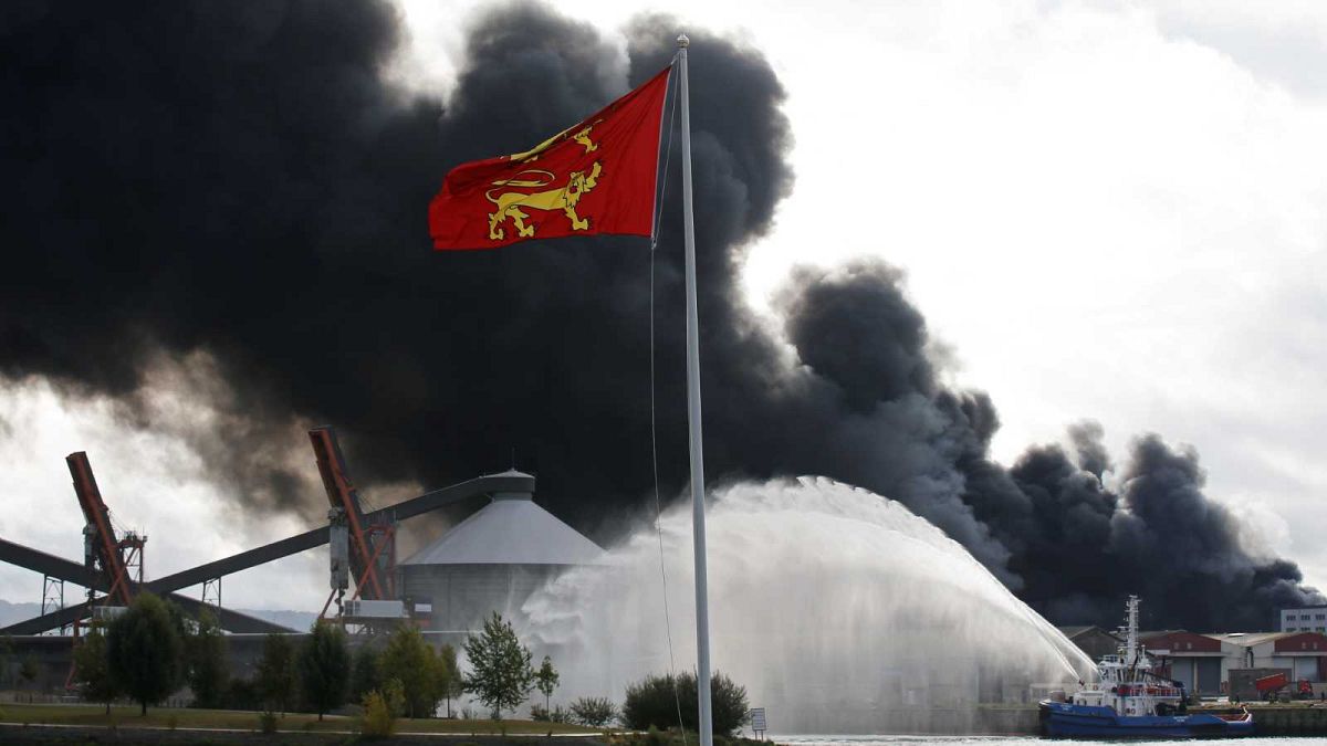 France : l'Incendie dans l'usine de Rouen est "maîtrisé"