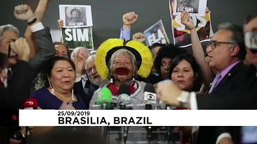 NO COMMENT | Indígenas protestan contra el presidente brasileño Jahir Bolsonaro