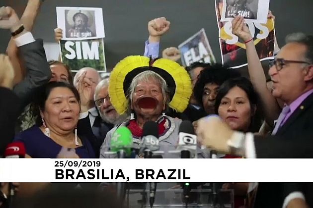 NO COMMENT | Indígenas protestan contra el presidente brasileño Jahir Bolsonaro