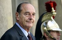 الرئيس الفرنسي السابق جاك شيراك خارج قصر الإليزيه في باريس