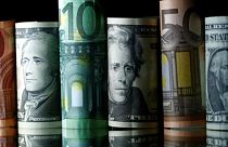 رشد پلکانی نرخ دلار؛ شکاف نرخ جهانی و رسمی یورو از ۲۰۰ تومان گذشت