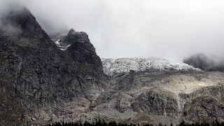 Avrupa ve Alplerin en yüksek noktasındaki buzulda çökme alarmı