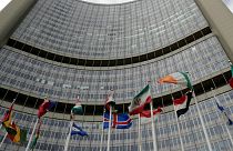 پرچم ایران مقابل مقر سازمان بین المللی انرژی اتمی