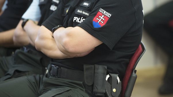 Újságírókat figyeltek meg törvénytelenül, magasrangú rendőröket vettek őrizetbe Szlovákiában Újságírókat figyeltek meg törvénytelenül, magasrangú rendőröket vettek őrizetbe Szlovákiában