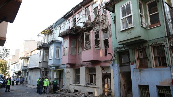 26 Eylül 2019'da meydana gelen depremde hasar gören 3 bina 26 Eylül 2019'da meydana gelen depremde hasar gören 3 bina