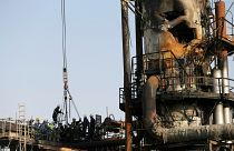 Suudi Arabistan'ın saldırıya uğrayan petrol rafinerilerinde onarma çalışmaları sürüyor