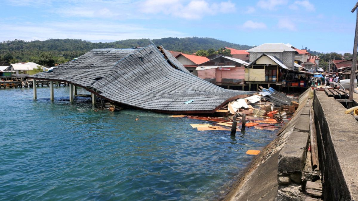 Endonezya'yı vuran 6.5 büyüklüğündeki depremde ölü sayısı 23'e çıktı