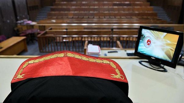 KHK'lı akademisyen Bülent Şık'a kanser raporunu açıkladığı için hapis cezası KHK'lı akademisyen Bülent Şık'a kanser raporunu açıkladığı için hapis cezası