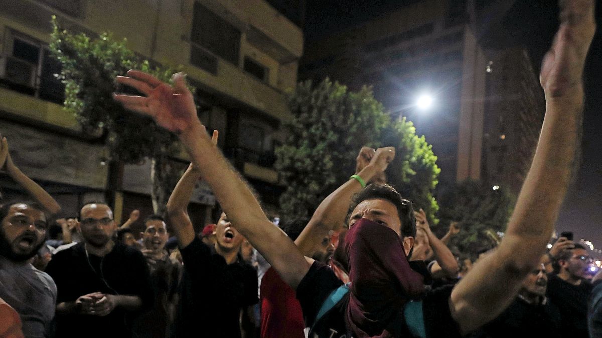 متظاهرون يهتفون بشعارات مناهضة للحكومة، وسط القاهرة، مصر، 21 سبتمبر / أيلول 2019