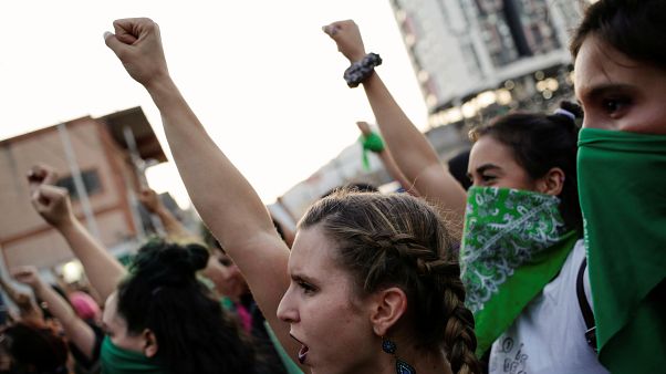 Sextorsión: Así afecta la corrupción a las mujeres en América Latina Sextorsión: Así afecta la corrupción a las mujeres en América Latina