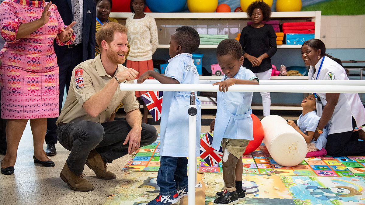 Príncipe Harry segue os passos da mãe em Angola