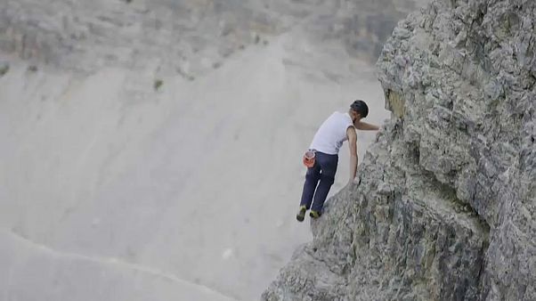 Dolomiti da record: 46 minuti per scalare a mani nude la Cima Grande Dolomiti da record: 46 minuti per scalare a mani nude la Cima Grande