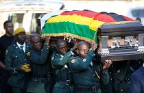 Zimbabve hükümeti, Mugabe'nin anıt kabirde gömülmesi önerisini ailenin itirazı üzerine iptal etti