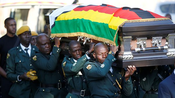 Zimbabve hükümeti, Mugabe'nin anıt kabirde gömülmesi önerisini ailenin itirazı üzerine iptal etti Zimbabve hükümeti, Mugabe'nin anıt kabirde gömülmesi önerisini ailenin itirazı üzerine iptal etti