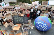 Сеульские школьники требуют спасти планету