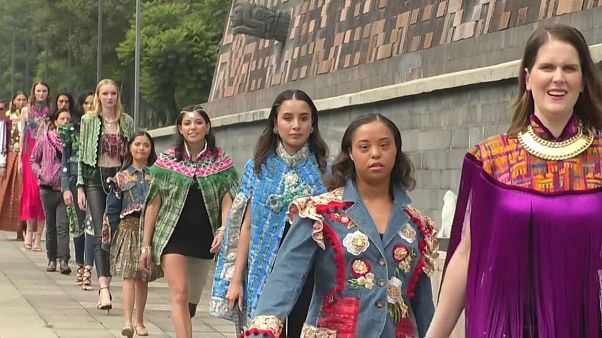 Primer desfile con personas con discapacidad en México Primer desfile con personas con discapacidad en México