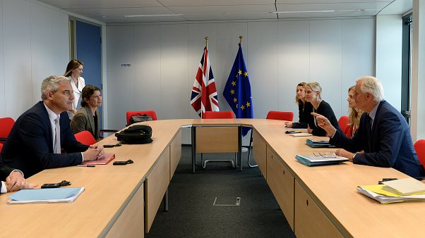 El secretario británico del Brexit Stephen Barclay con el negociador jefe de la Unión Europea, Michel Barnier en Bruselas, el 27 de septiembre de 2019. El secretario británico del Brexit Stephen Barclay con el negociador jefe de la Unión Europea, Michel Barnier en Bruselas, el 27 de septiembre de 2019.