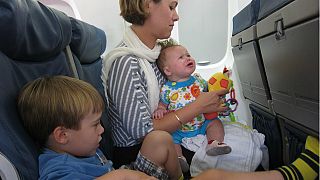 Uçaklarda ağlayan çocuktan uzak bir koltuk seçmek için yeni formül
