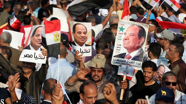 مظاهرات حاشدة مؤيدة للسيسي في القاهرة مظاهرات حاشدة مؤيدة للسيسي في القاهرة