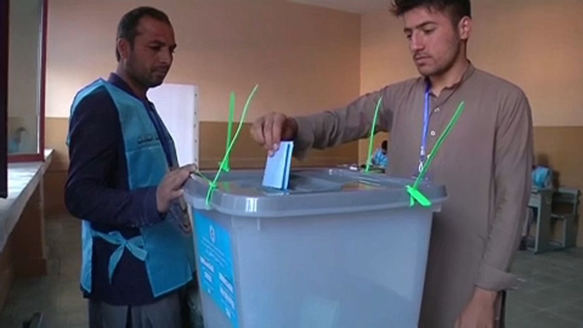 Afegãos vão às urnas e o vencedor é o medo