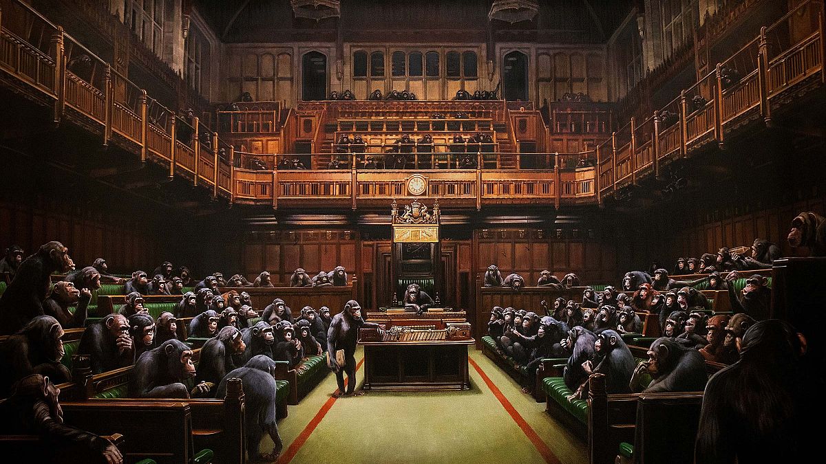Στο σφυρί το έργο του Banksy με τους χιμπατζήδες στο βρετανικό κοινοβούλιο