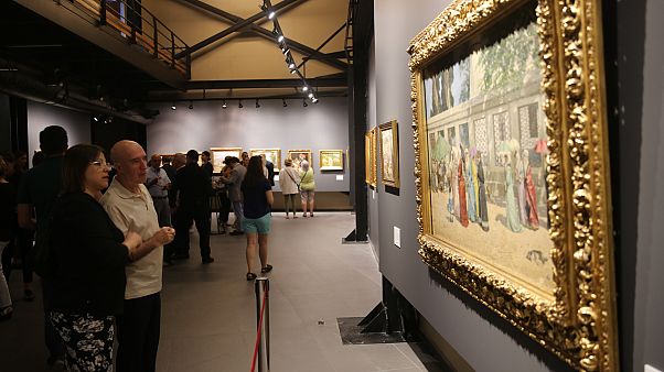 Osman Hamdi Bey'in "Kur'an Okuyan Kız" eseri 6 milyon 315 bin sterline satıldı Osman Hamdi Bey'in "Kur'an Okuyan Kız" eseri 6 milyon 315 bin sterline satıldı