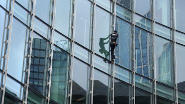 'French Spiderman' scales a 39-storey skyscraper in Frankfurt 