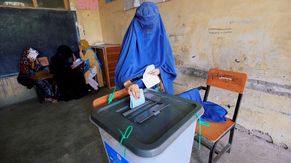 Afganistan'da cumhurbaşkanlığı seçimleri: 901 seçim merkezinden bilgi alınamıyor