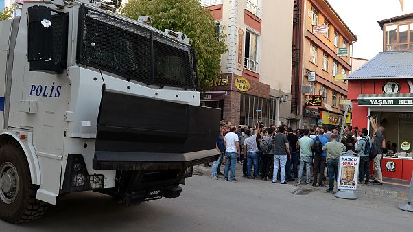 Tunceli'de HDP'li 8 parti yöneticisine gözaltı Tunceli'de HDP'li 8 parti yöneticisine gözaltı