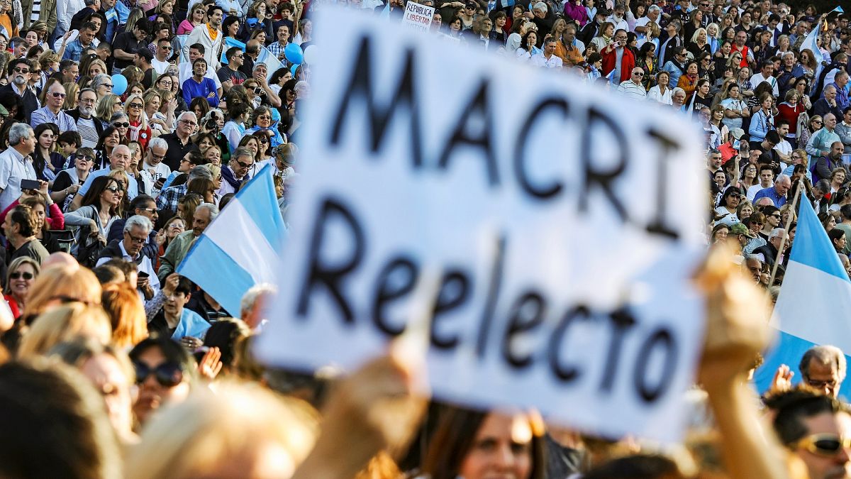 Macri se lanza en tromba a la reconquista del electorado en Argentina