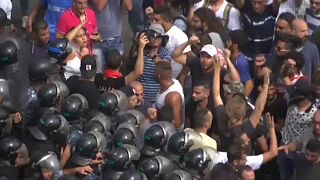 Húszéves mélyponton a libanoni font, tüntetések országszerte