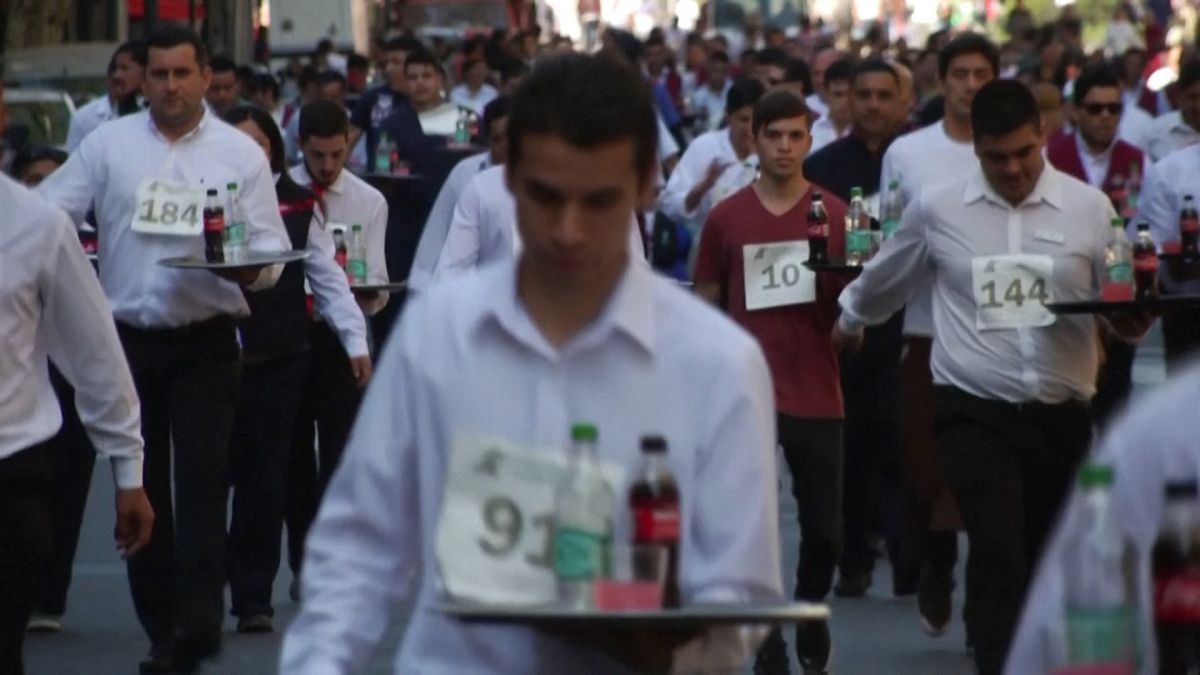 Hosszútávú ,,felszolgálóversenyt" rendeztek az argentin fővárosban