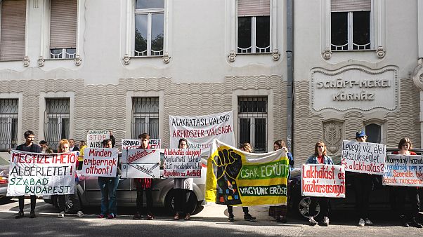 Ezerszám üresek önkormányzati ingatlanok, állítják tüntetők Ezerszám üresek önkormányzati ingatlanok, állítják tüntetők